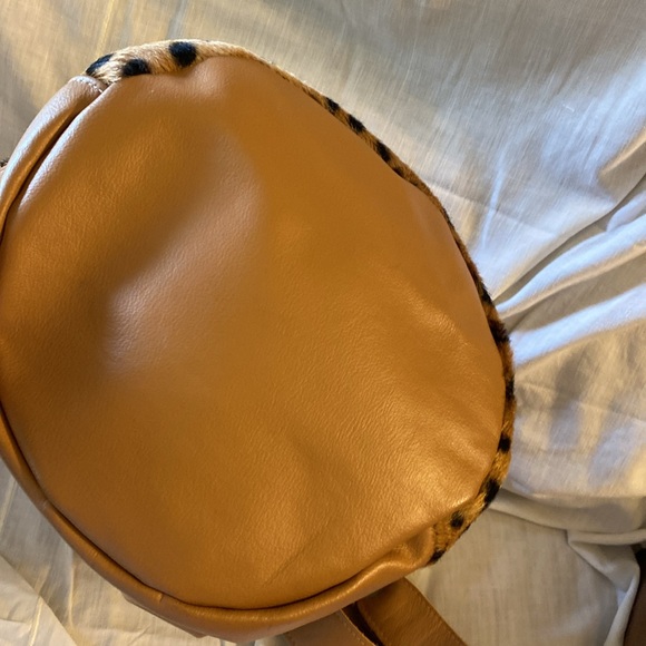 NWOT Handbag  Snap Closure  Interior & Exterior Pockets with Zippers Made In USA - Picture 7 of 7